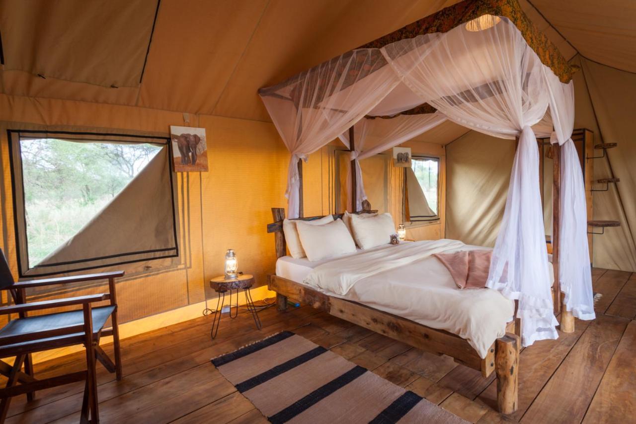 Baobab Tented Camp Kwa Kuchinia Exteriör bild