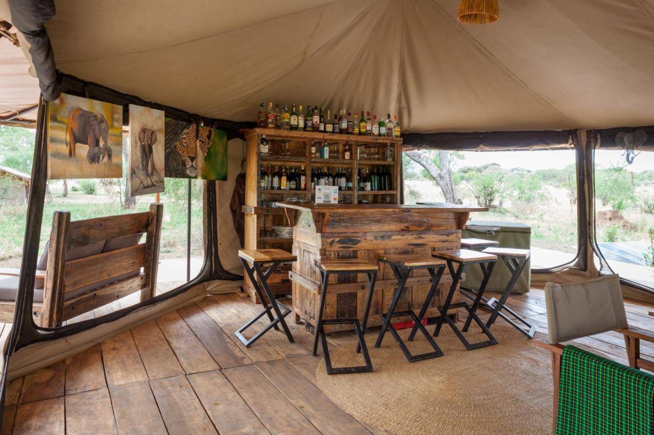 Baobab Tented Camp Kwa Kuchinia Exteriör bild